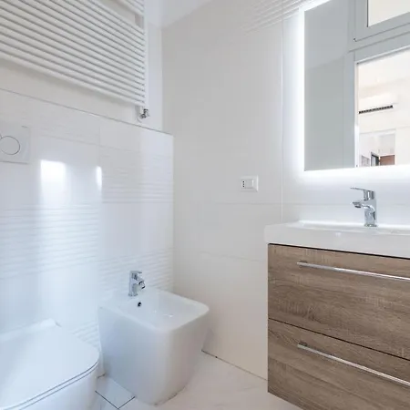 Daire Garisenda, By Short Holidays *