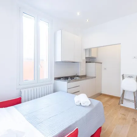 Апартаменты Garisenda, By Short Holidays Болонья