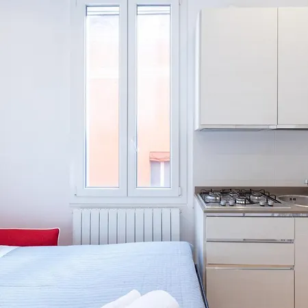 Апартаменты Garisenda, By Short Holidays Болонья