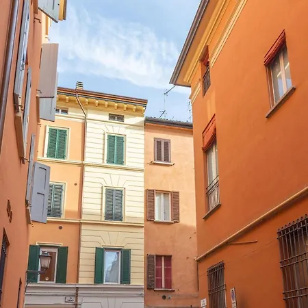 Garisenda, By Short Holidays Apartment Bologna